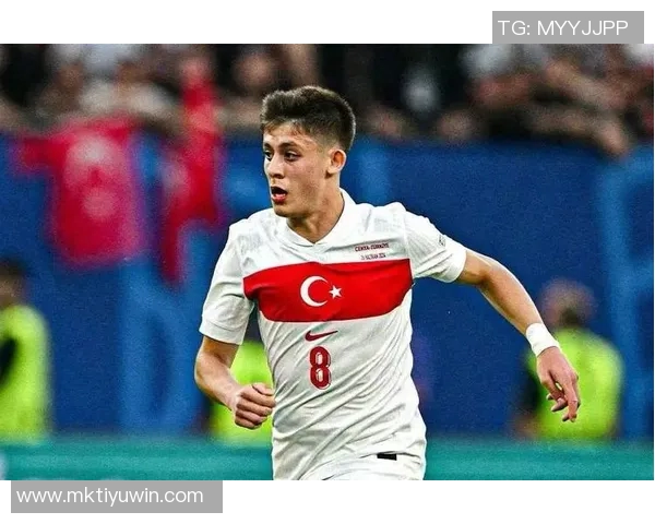 恰尔汗奥卢自豪代表土耳其百场伊尔迪兹有望争夺金球奖 恰尔汗奥卢自豪代表土耳其百场伊尔迪兹有望争夺金球奖